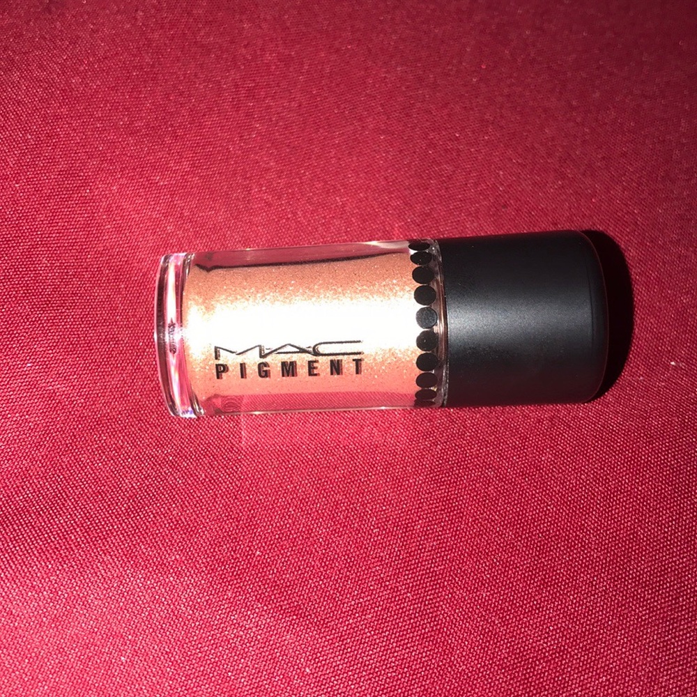 New MAC Pigment  in the color Tan 😍😍